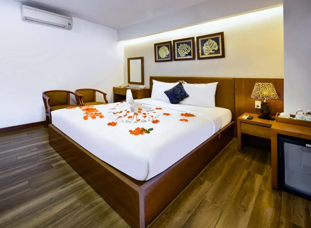 Saphia Hotel Нячанг