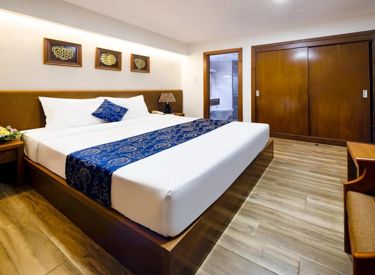 Saphia Hotel Нячанг